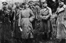 Historyczne zdjęcie Gajdasa z grupą żołnierzy